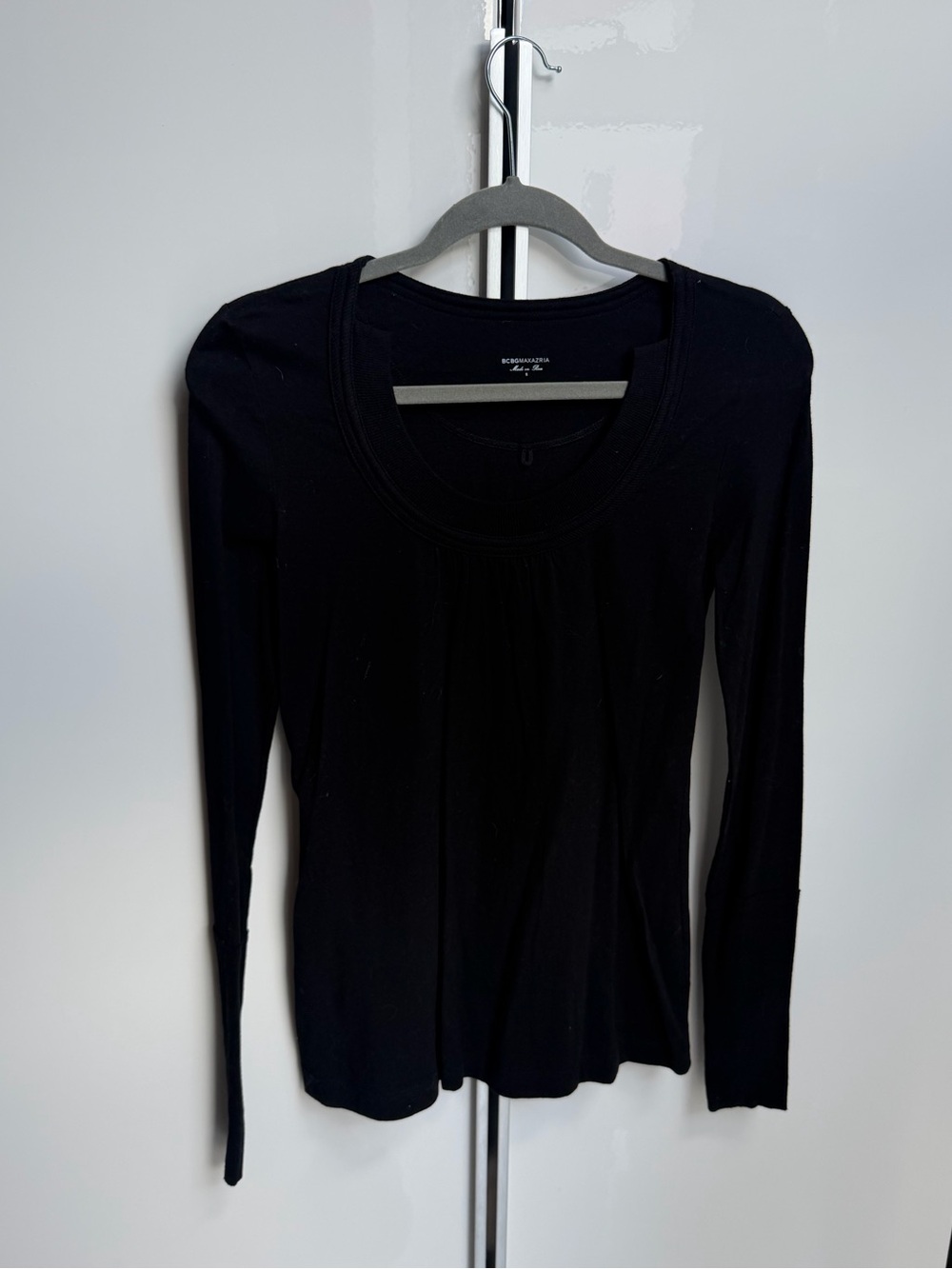BCBGMaxAzria Black Long-Sleeve Scoop Neck Tee